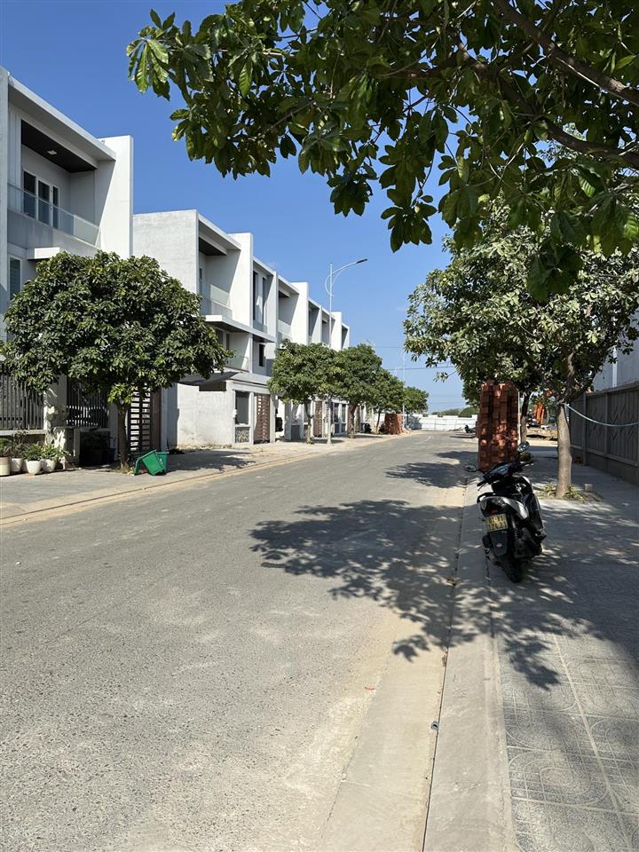Nhà ngộp cần bán gấp bà rịa city gate sổ hồng hoàn công 6x20m giá 4.050 tỷ ngay siêu thị go