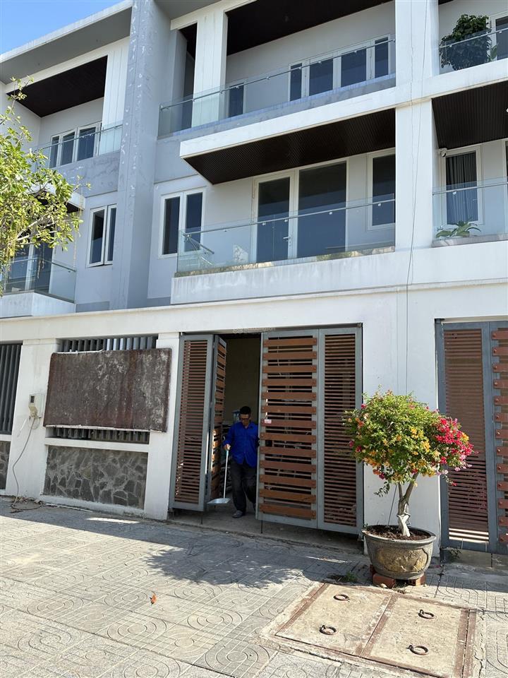Nhà ngộp cần bán gấp bà rịa city gate sổ hồng hoàn công 6x20m giá 4.050 tỷ ngay siêu thị go