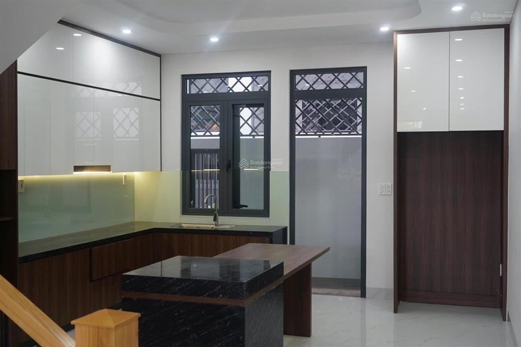 Cần bán gấp nhà hoàn công full nội thất gần siêu thị go giá 5.950 tỷ đối diện trường mầm non