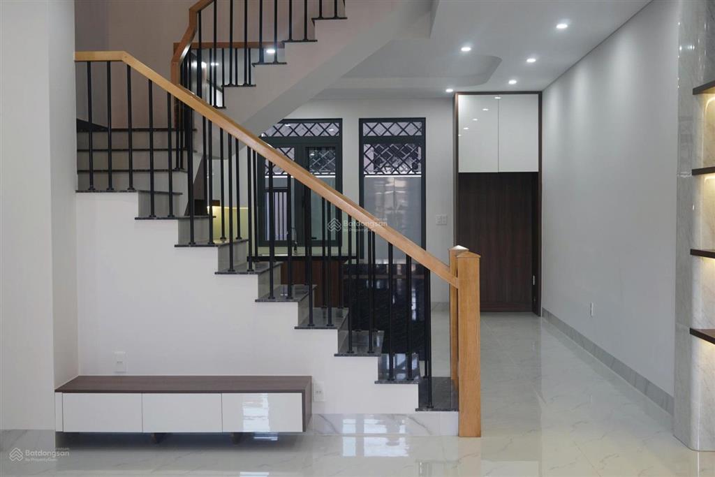 Cần bán gấp nhà hoàn công full nội thất gần siêu thị go giá 5.950 tỷ đối diện trường mầm non