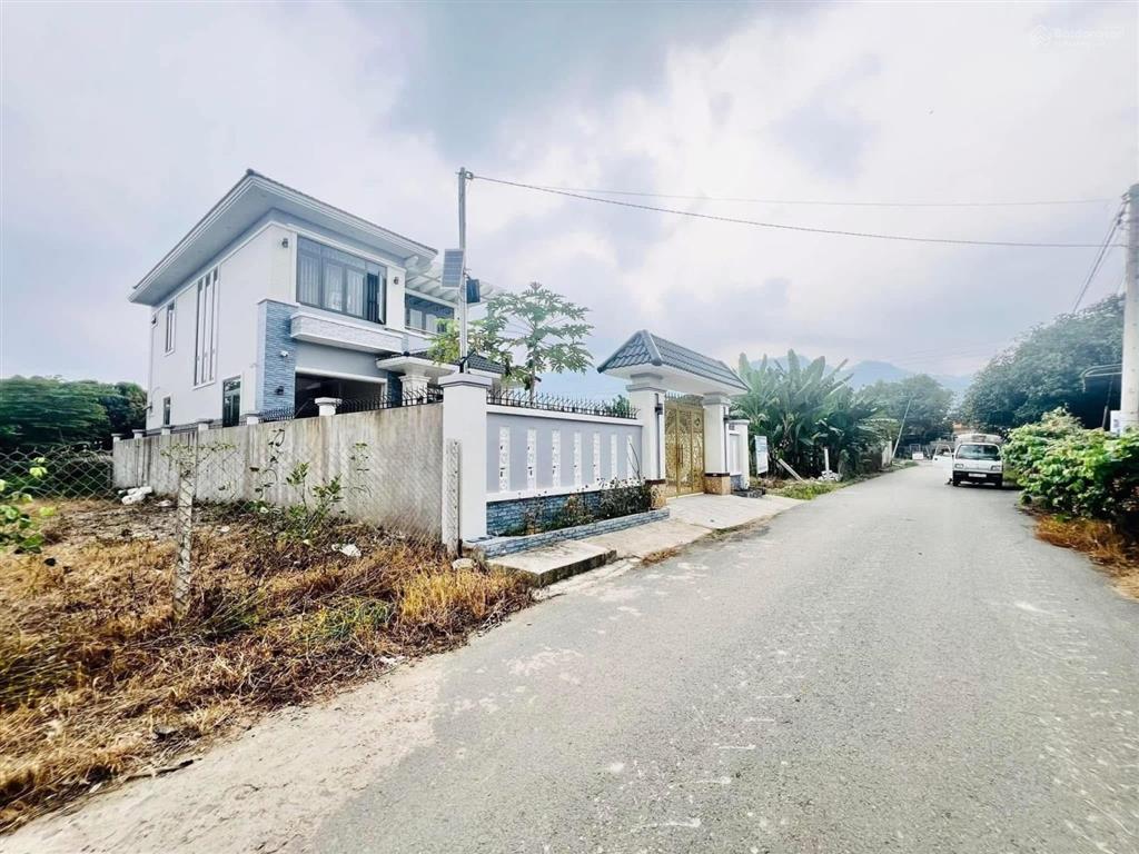Bán lô biệt thự tân hưng bà rịa giá 2.5 tỷ tổng 255m2 ngang 11m  0933 366 ***