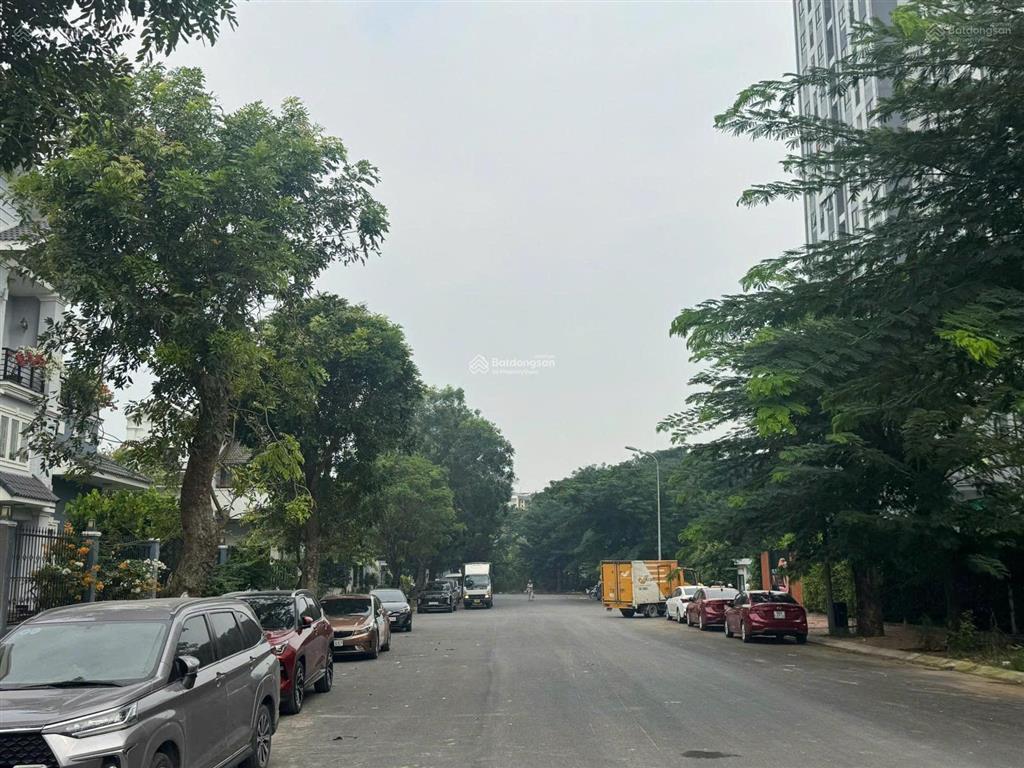 Bán biệt thự thô 10x22m kdc intresco 13e phong phú, bình chánh