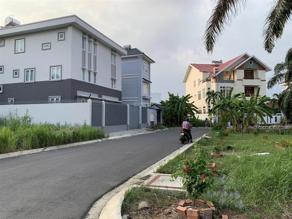 Bán biệt thự thô 10x22m kdc intresco 13e phong phú, bình chánh