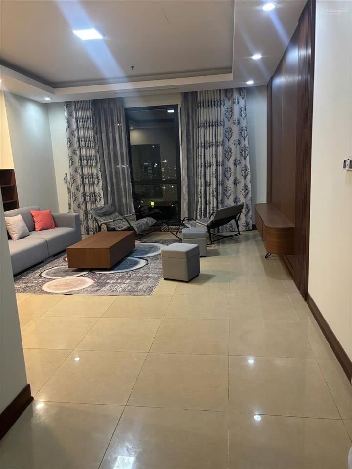 Chính chủ cho thuê căn hộ r1 royal city. giá tốt