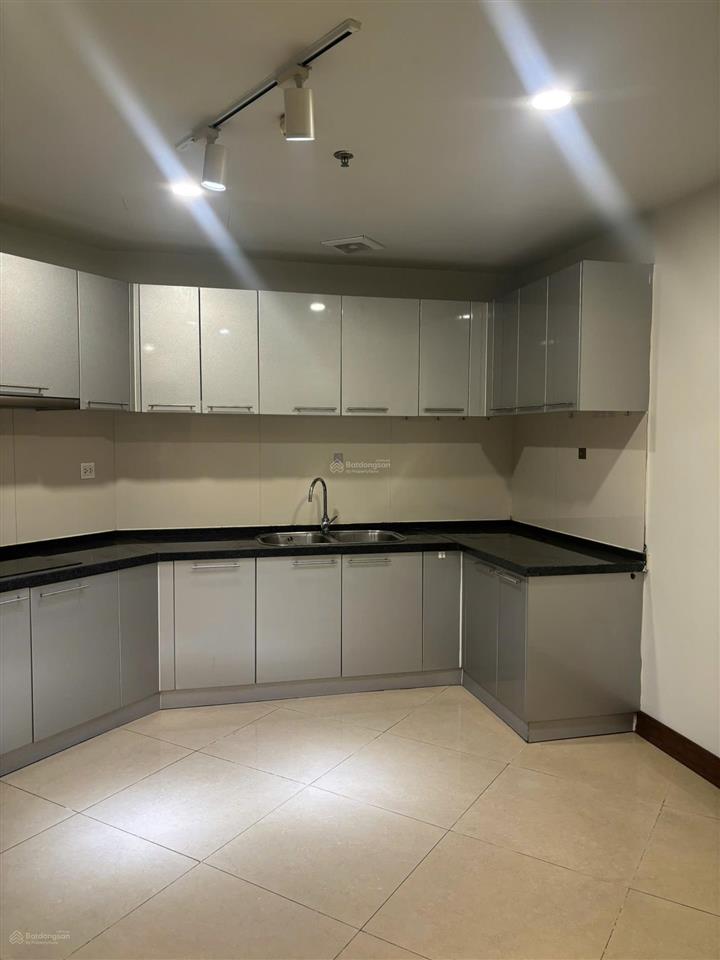 Chính chủ cho thuê căn hộ r1 royal city. giá tốt