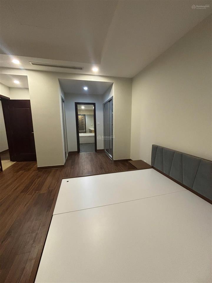 Chính chủ cho thuê căn hộ r1 royal city. giá tốt