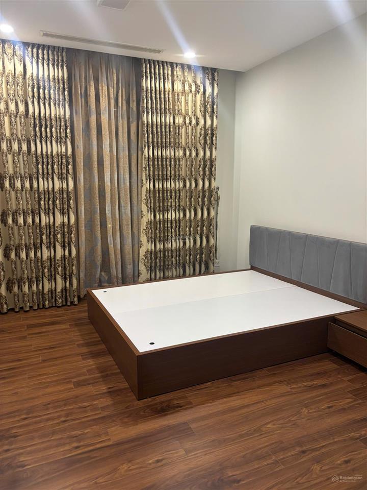 Chính chủ cho thuê căn hộ r1 royal city. giá tốt