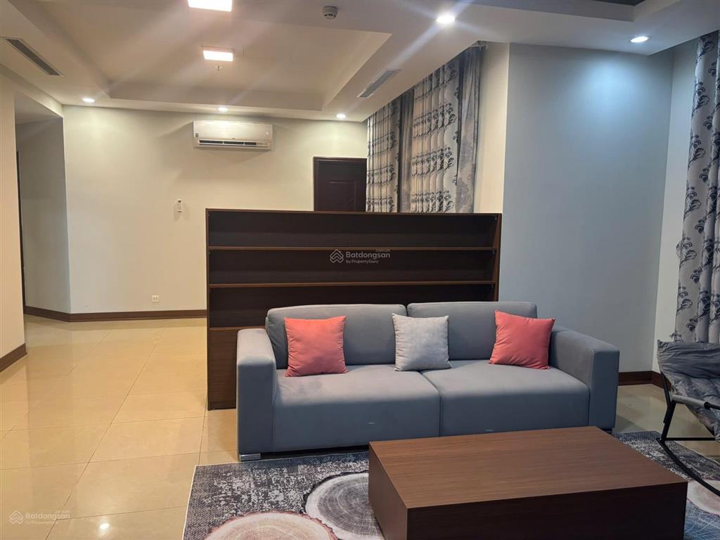 Chính chủ cho thuê căn hộ r1 royal city. giá tốt