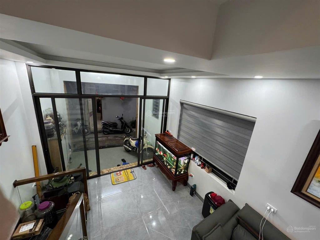 Bán nhà dân xây 4 tầng 2 mặt thoáng tại thôn đông trù  đông anh. thiết kế 1 phòng khách, bếp
