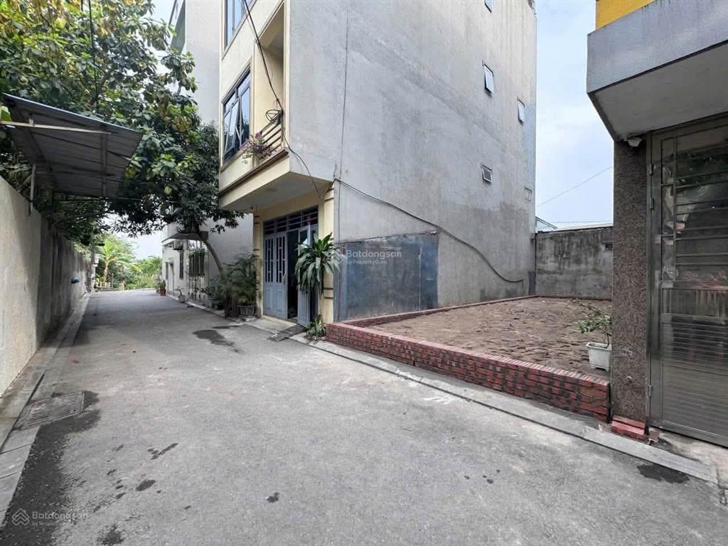 Đất tổ 11 thị trấn đông anh. diện tích 55,4m2 mặt tiền = hậu = 4,48m đất hướng nam