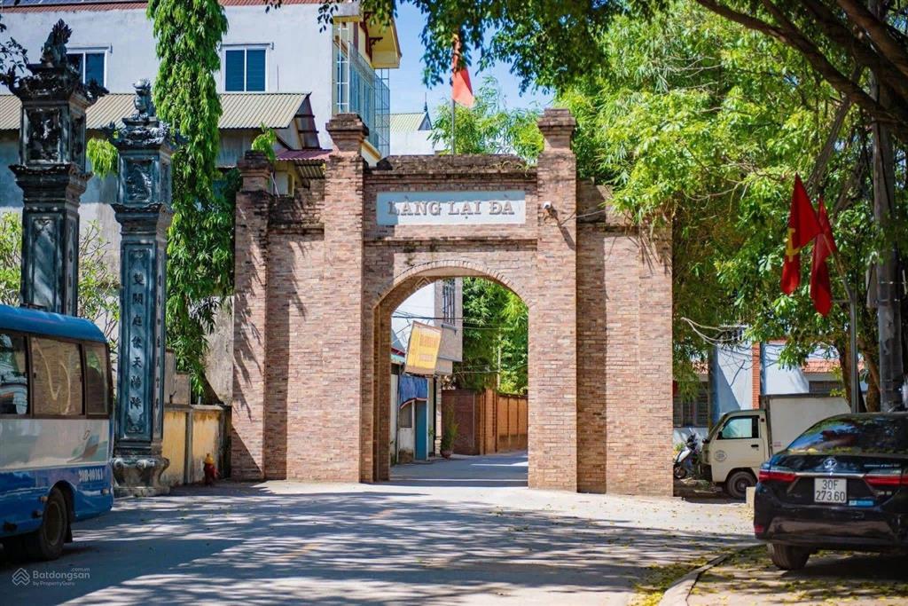 Bán đất gần hồ lại đà  đông hội diện tích 40m2.
mặt tiền 4.38m hậu = 4.38m khuôn thửa đẹp
