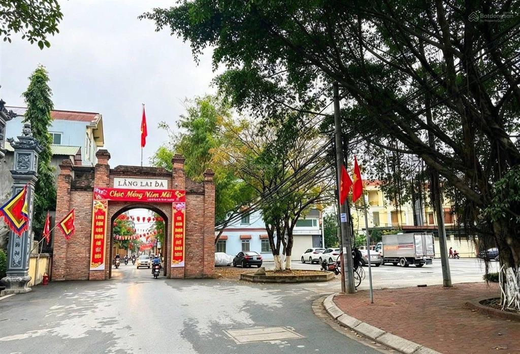 Sát vin cổ loa, nhỉnh 4 tỷ xíu. lại đà đông hội cũ, diện tích 40m2 full thổ cư mặt tiền 4.38m
