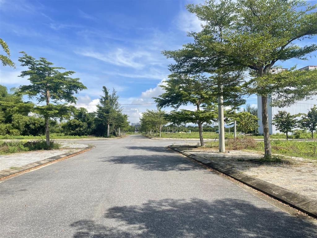 Khu đô thị số 4  chính chủ gửi bán lô 171.5m2 ngang 7m  giá 3ty550
