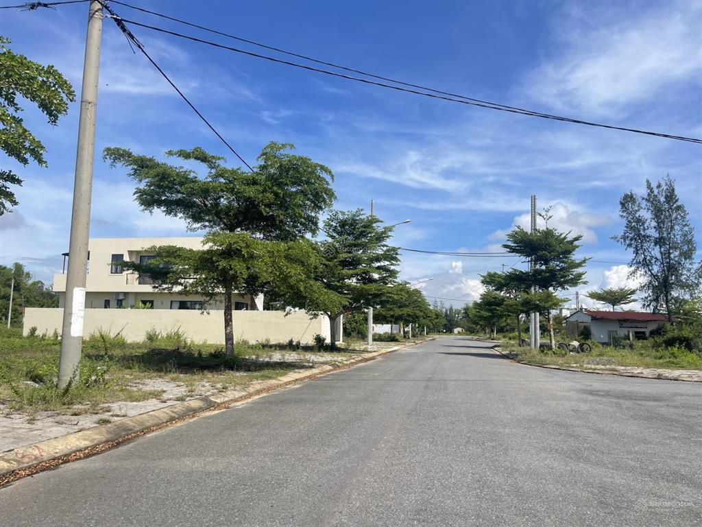 Khu đô thị số 4  chính chủ gửi bán lô 171.5m2 ngang 7m  giá 3ty550