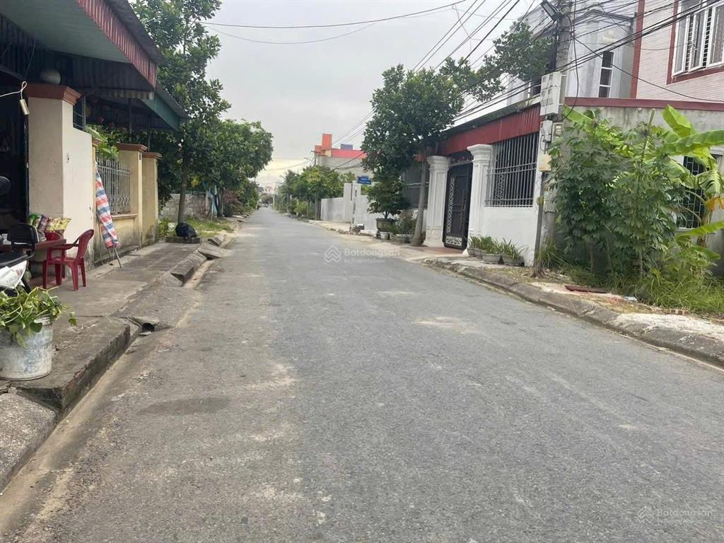 Mặt đường an toàn, hòa nghĩa, dương kinh, hải phòng. dt 250m2 ngang 10m  đường thông rộng 11m