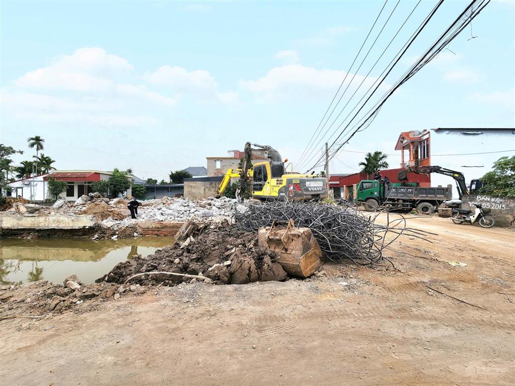 Lô đất mặt đường sông he gần cầu rào 3 đang làm, gần vinhomes dương kinh  chính chủ gửi lô đất mặt