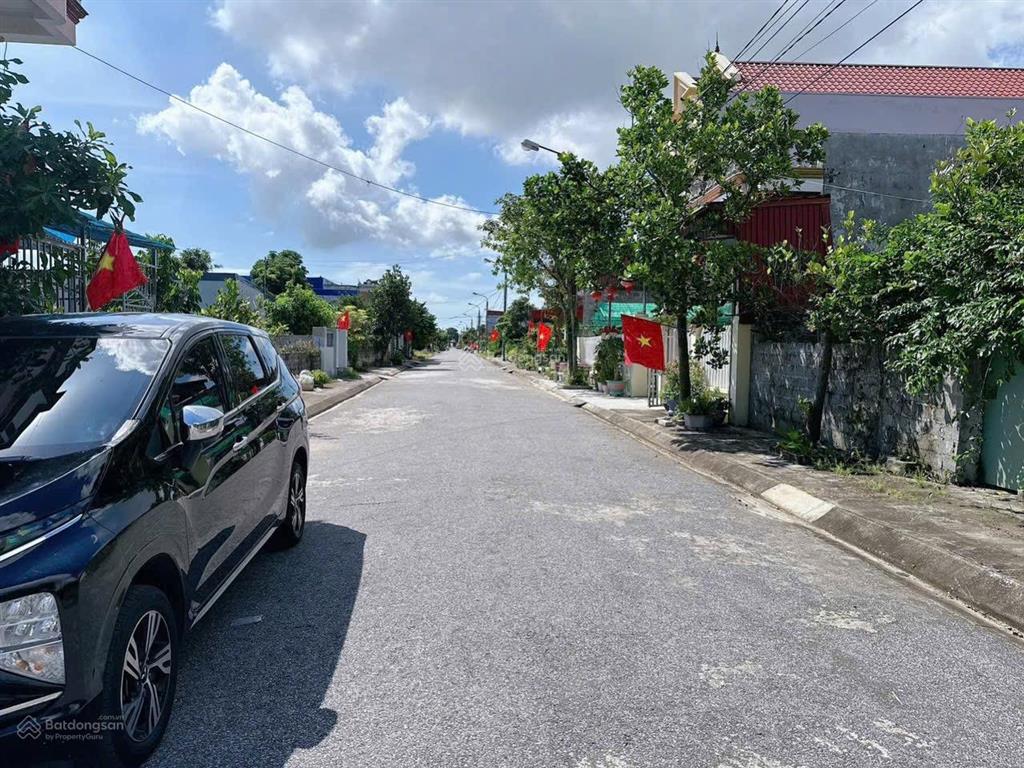 Siêu phẩm đường 10m tân thành, dương kinh, hải phòng. dt 71.2m2, mặt tiền 4m x 17.8m, sổ đỏ vuông
