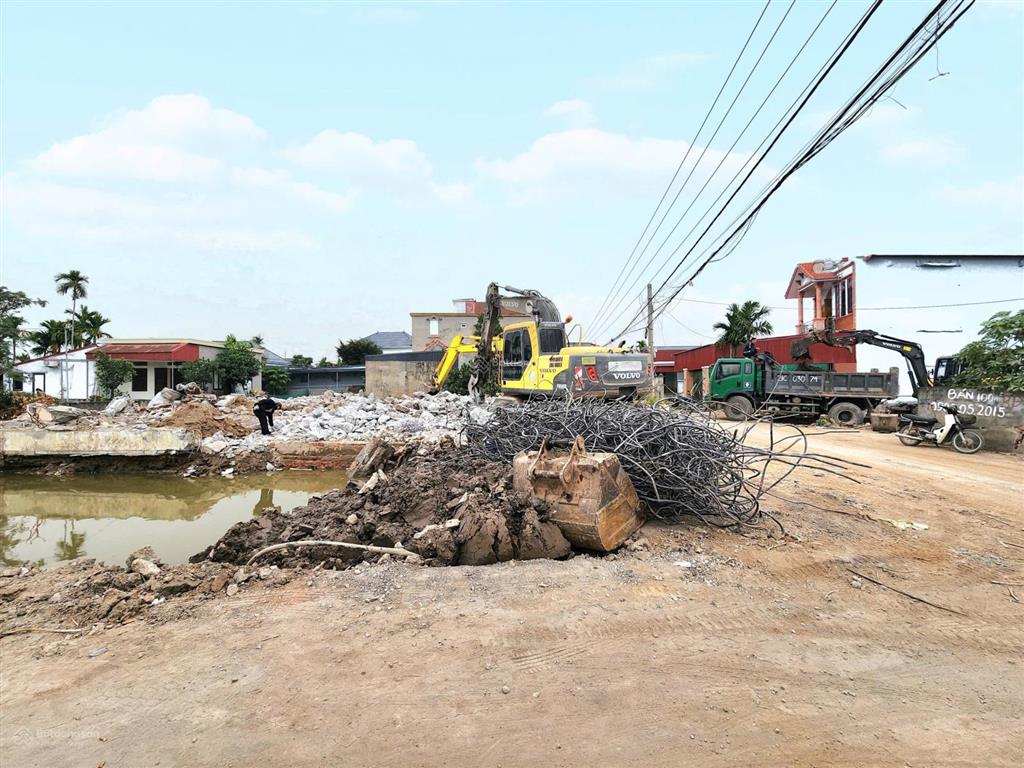 Cầu rào 3 đã làm đến mặt đường sông he.
 tiện đây em có lô mặt đường sông he cách 20m là mặ