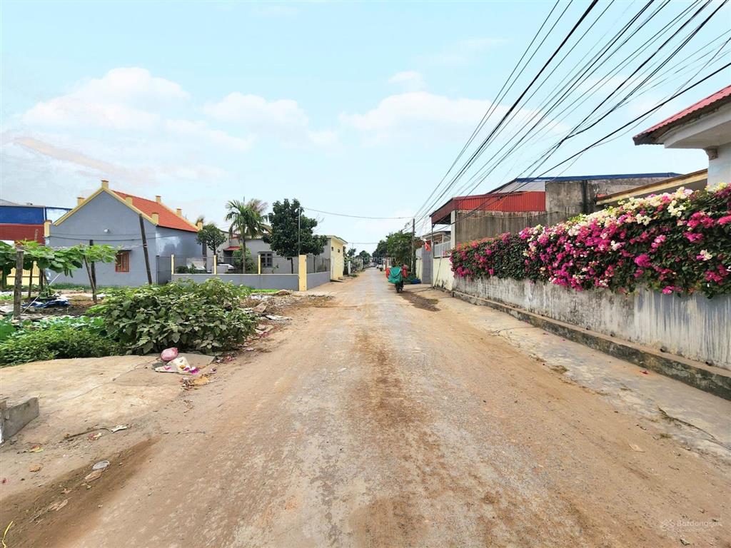 Cầu rào 3 đã làm đến mặt đường sông he.
 tiện đây em có lô mặt đường sông he cách 20m là mặ