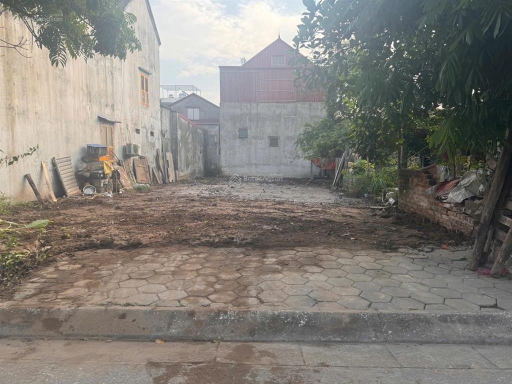 01 lô duy nhất ngõ 131 tân thành 80m2 mặt đường nhựa rộng 10m  diện tích  80m2 ( ngang