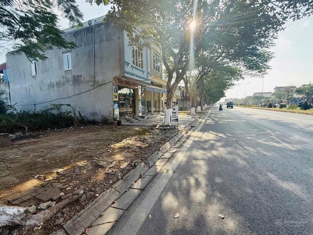 3 tỷ ** ( x nhỏ ) sở hữu ngay lô mặt đường 353 phạm văn đồng  đối diện quán trâu ngon  tân thành,