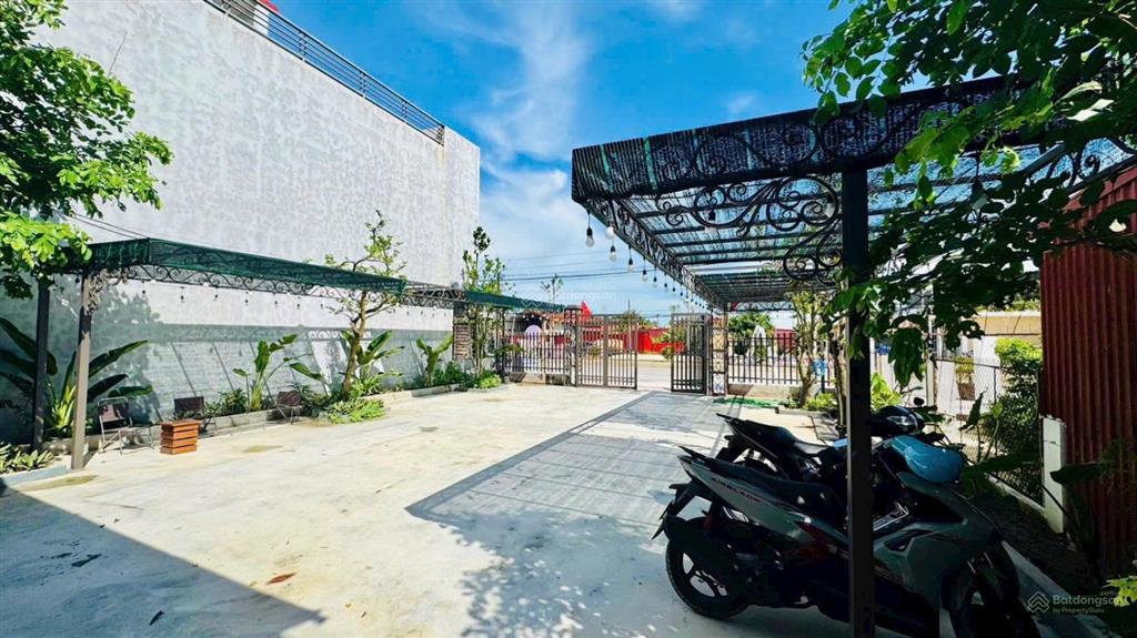  cho thuê nhà mặt đường trục đại lộ vinhomes dương kinh 268m2 có sẵn mặt bằng kinh doanh. vị t