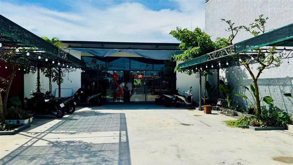  cho thuê nhà mặt đường trục đại lộ vinhomes dương kinh 268m2 có sẵn mặt bằng kinh doanh. vị t
