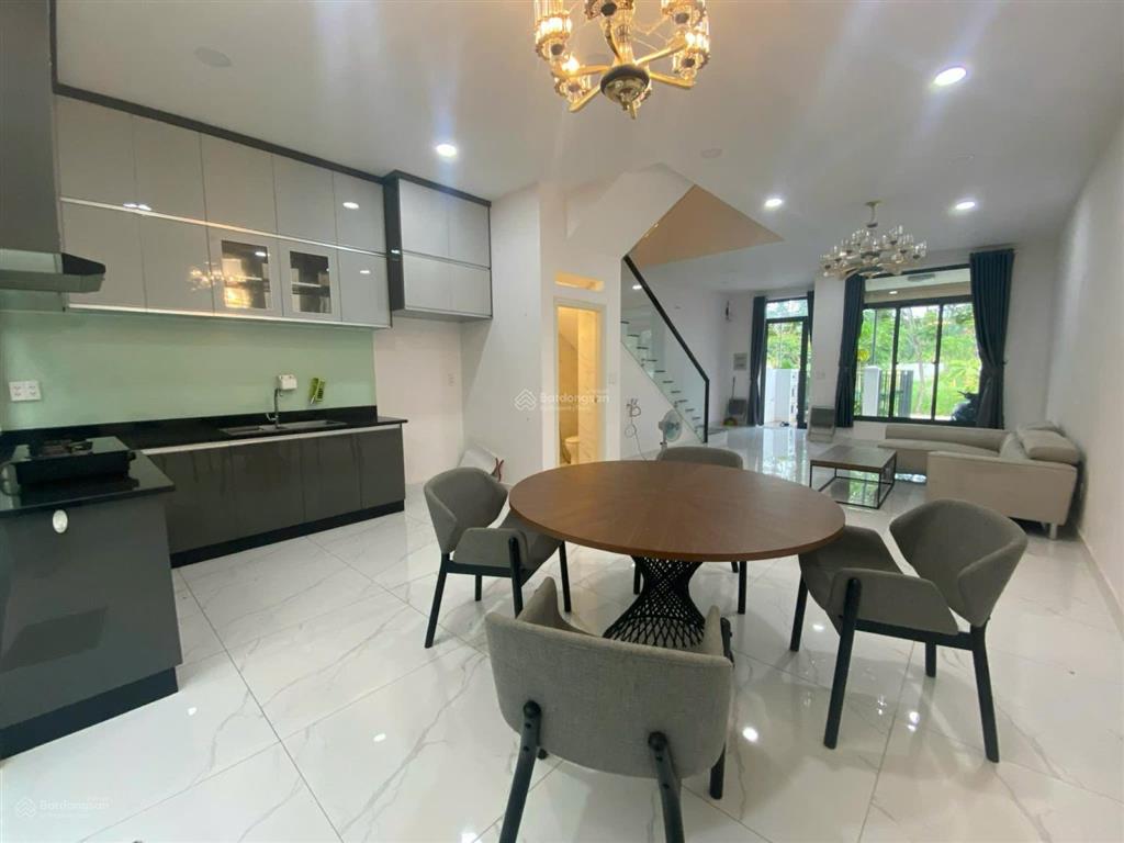 Cho thuê gấp biệt thự liên kế lavila kết cấu 3 tầng thiết kế 4pn 4wc nội thất cơ bản giá 20tr/tháng