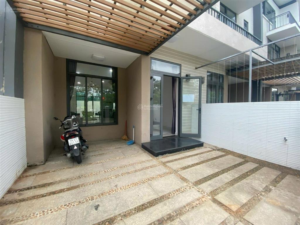 Cho thuê gấp biệt thự liên kế lavila kết cấu 3 tầng thiết kế 4pn 4wc nội thất cơ bản giá 20tr/tháng