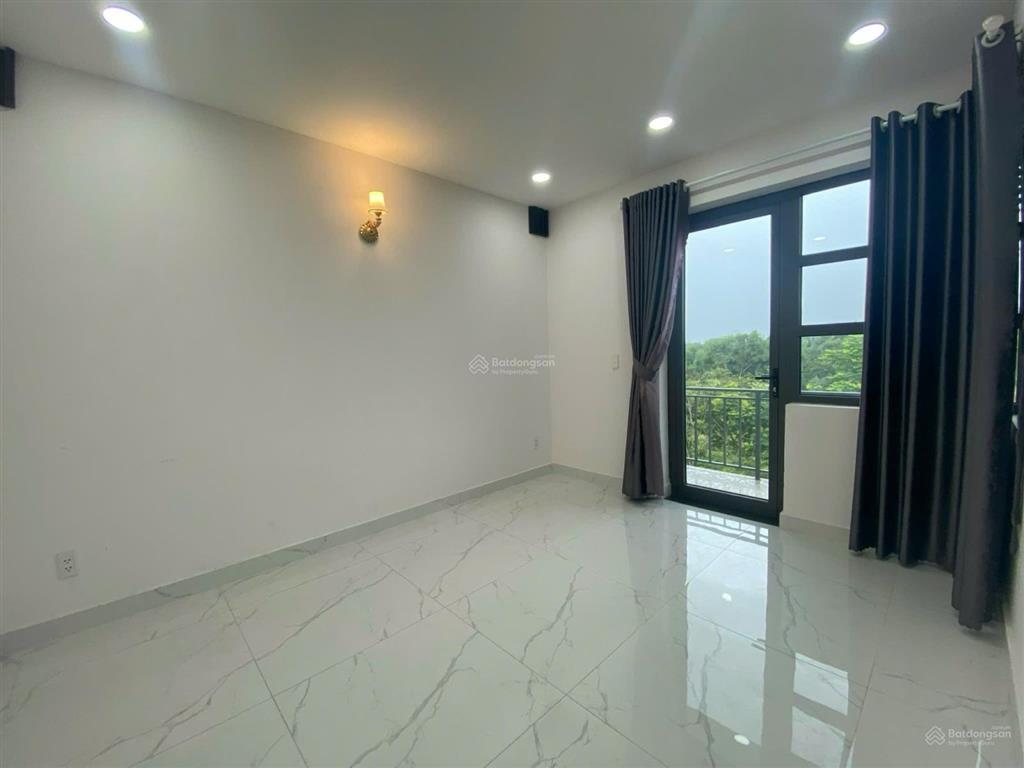 Cho thuê gấp biệt thự liên kế lavila kết cấu 3 tầng thiết kế 4pn 4wc nội thất cơ bản giá 20tr/tháng