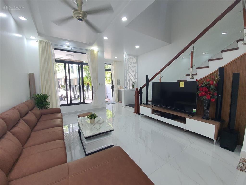 Cho thuê gấp biệt thự liên kế lavila kết cấu 3 tầng thiết kế 4pn 4wc nội thất cơ bản giá 20tr/tháng