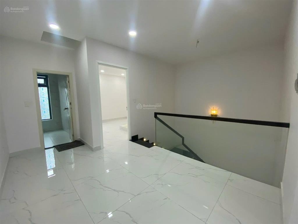 Cho thuê gấp biệt thự liên kế lavila kết cấu 3 tầng thiết kế 4pn 4wc nội thất cơ bản giá 20tr/tháng