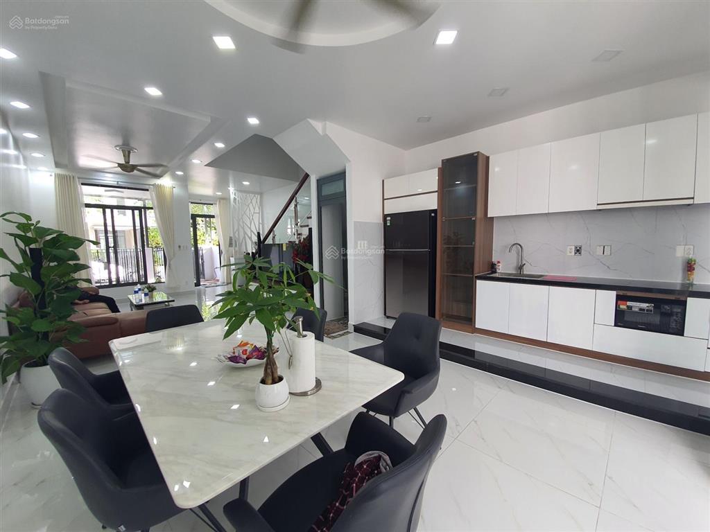 Cho thuê gấp biệt thự liên kế lavila kết cấu 3 tầng thiết kế 4pn 4wc nội thất cơ bản giá 20tr/tháng