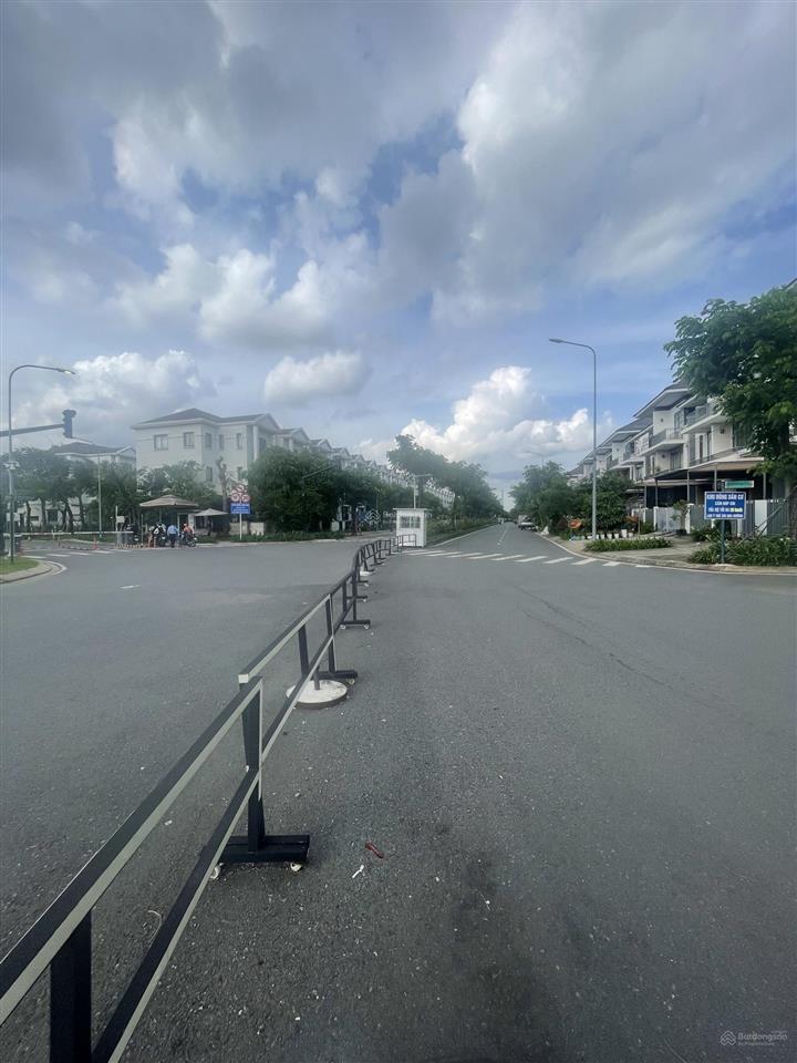 Giỏ hàng chuyển nhượng biệt thự lavila nhà thô , sổ hồng cầm tay, giá tốt nhất 12.2tỷ 0932 089 ***