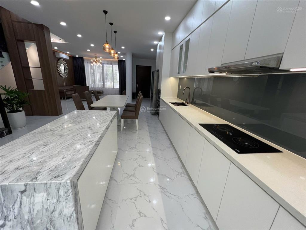 Bán biệt thự nine south estates căn góc full nội thất dt 140m², hướng bắc, sổ cầm tay, giá 25 tỷ