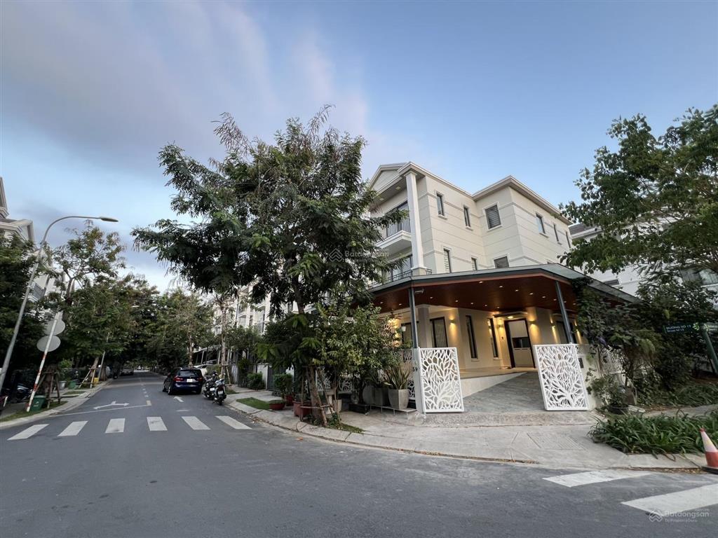 Bán biệt thự nine south estates căn góc full nội thất dt 140m², hướng bắc, sổ cầm tay, giá 25 tỷ