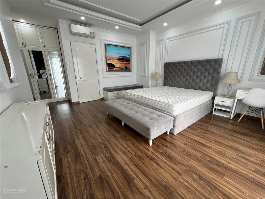 Bán biệt thự nine south estates căn góc full nội thất dt 140m², hướng bắc, sổ cầm tay, giá 25 tỷ