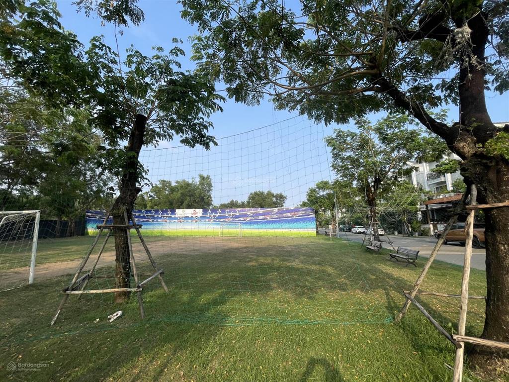 Bán biệt thự nine south estates căn góc full nội thất dt 140m², hướng bắc, sổ cầm tay, giá 25 tỷ