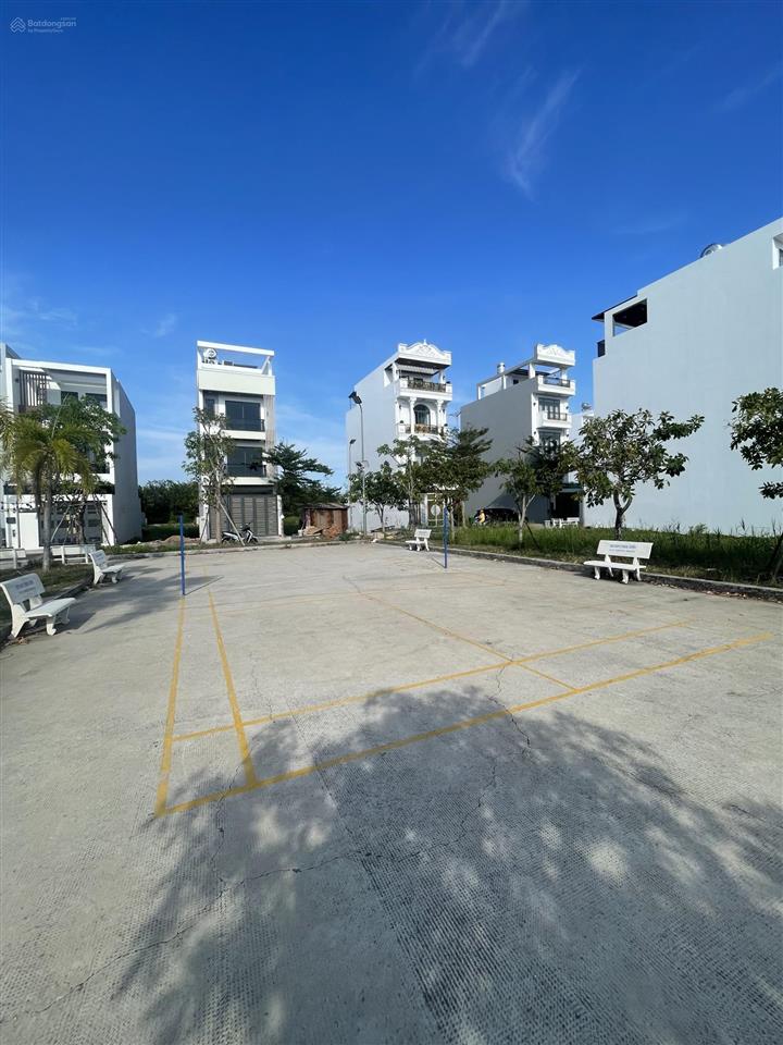 Bán đất nền sổ hồng riêng ,xây dựng tự do, mặt tiền đường nhựa 8m, dt 95m2 giá 77tr/m2 0932 089 ***