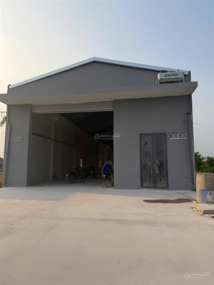 Bán nhà kho xd kiên cố xã đức hoà đông, dt kho 320m2, dt đất 700m2 full thổ cư giá 7tỷ 0932 089 ***