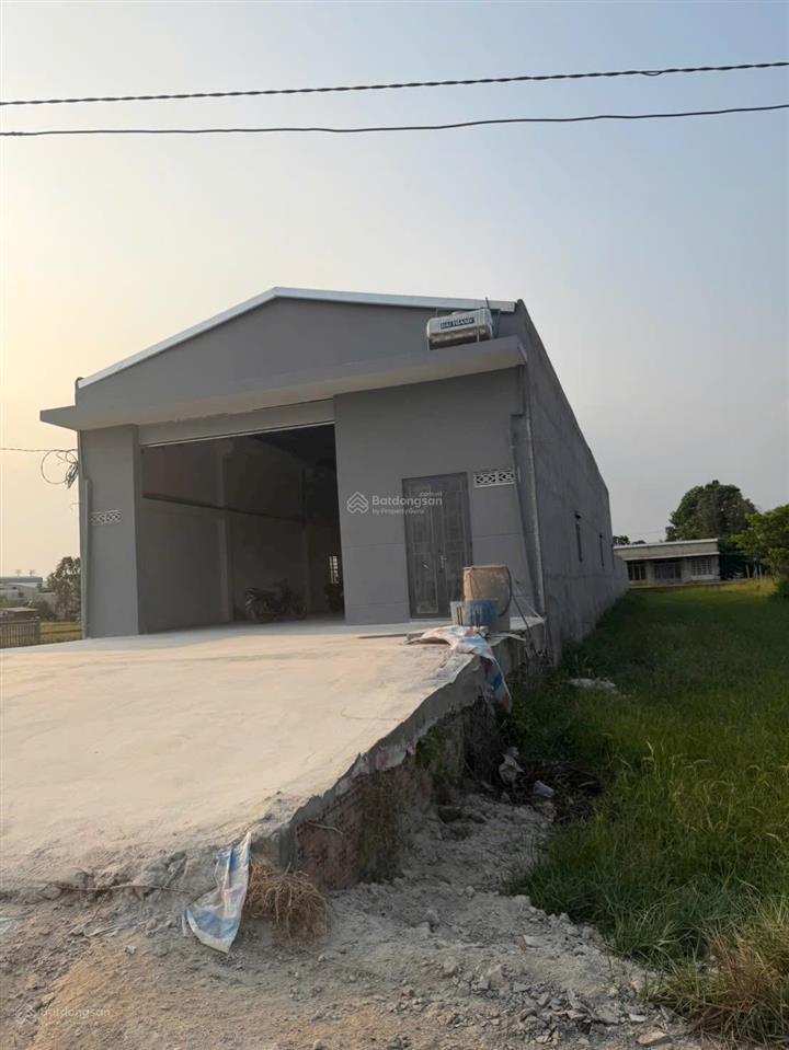 Bán nhà kho xd kiên cố xã đức hoà đông, dt kho 320m2, dt đất 700m2 full thổ cư giá 7tỷ 0932 089 ***