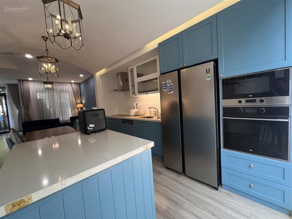 Chủ thiện chí bán căn biệt thự lavila full nội thất đẹp sạch sẽ vào ở ngay , sổ hồng giá 13.5tỷ tl