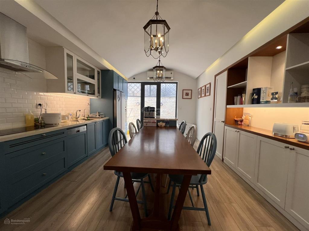 Chủ thiện chí bán căn biệt thự lavila full nội thất đẹp sạch sẽ vào ở ngay , sổ hồng giá 13.5tỷ tl