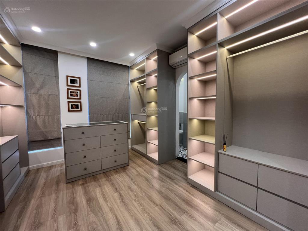 Chủ thiện chí bán căn biệt thự lavila full nội thất đẹp sạch sẽ vào ở ngay , sổ hồng giá 13.5tỷ tl