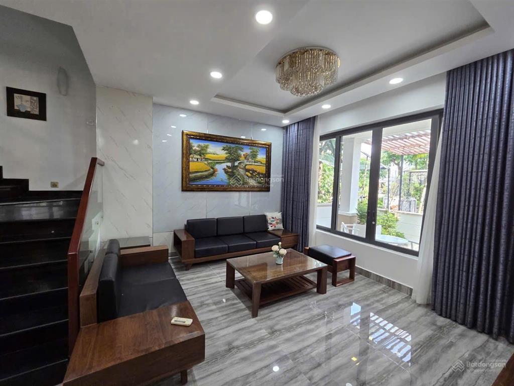 Bán gấp biệt thự ninesouth full nội thất giá cực tốt 17,5 tỷ sổ hồng, hướng đông nam dt 122,5m2