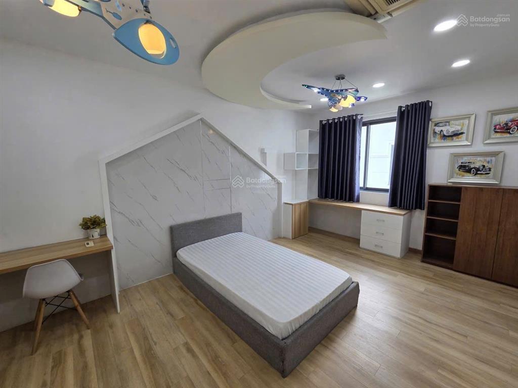 Bán gấp biệt thự ninesouth full nội thất giá cực tốt 17,5 tỷ sổ hồng, hướng đông nam dt 122,5m2