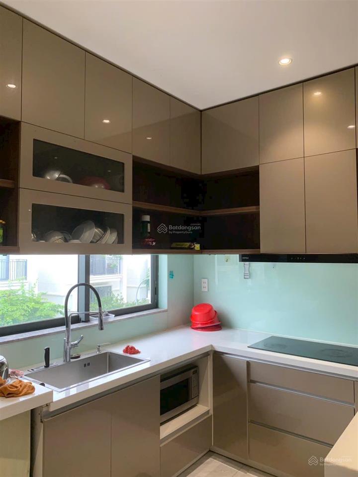 Bán gấp biệt thự ninesouth full nội thất giá cực tốt 17,5 tỷ sổ hồng, hướng đông nam dt 122,5m2
