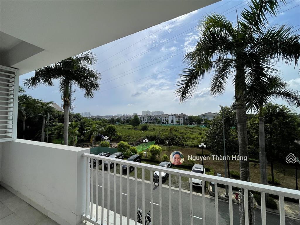 Cho thuê căn hộ dịch vụ dt 25m2 full nội thất máy lạnh tivi tủ kệ giường bàn ăn giá 6.5tr/tháng.