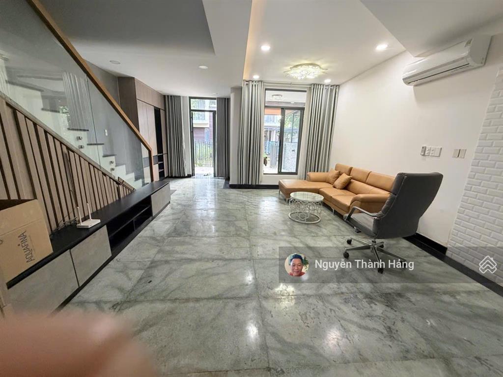 Cho thuê biệt thự lavila giá tốt 23tr/tháng dt 108m2 3 tầng 4pn 3wc giá 23tr/tháng.