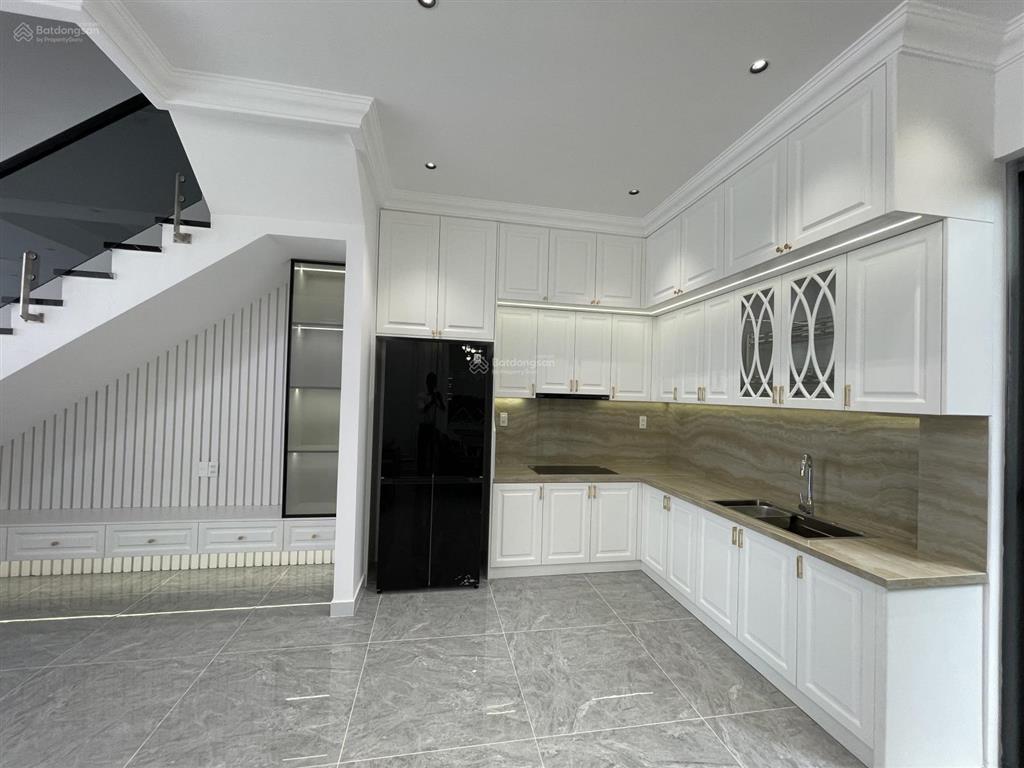 Bán nhà phố lê văn lương dt 83.5m2 trệt 2 lầu sân thượng full nội thất, sổ hồng giá 10.5 tỷ tl mạnh